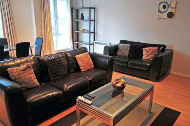  Image of 2 bedroom Apartment to rent in Three Bridges Road Crawley RH10 at Elmcroft Court, Three Bridges Road Three Bridges Crawley, RH10 1JQ
