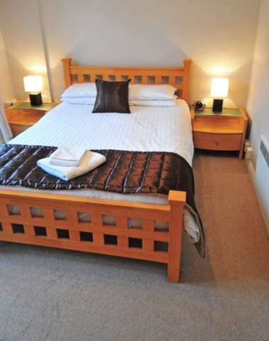  Image of 2 bedroom Apartment to rent in Three Bridges Road Crawley RH10 at Elmcroft Court, Three Bridges Road Three Bridges Crawley, RH10 1JQ