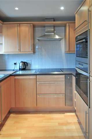  Image of 2 bedroom Apartment to rent in Three Bridges Road Crawley RH10 at Elmcroft Court Three Bridges Crawley, RH10 1JQ