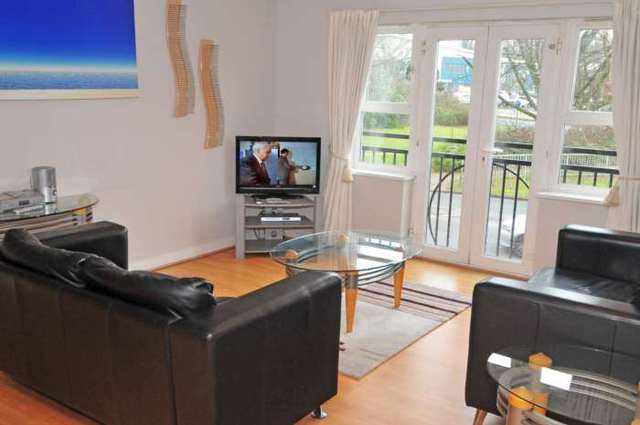  Image of 2 bedroom Apartment to rent in Three Bridges Road Crawley RH10 at Elmcroft Court Three Bridges Crawley, RH10 1JQ