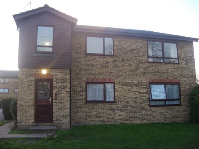  Image of 2 bedroom Flat to rent in Essex Road Chadwell Heath Romford RM6 at Essex Road  Chadwell Heath, RM6 4JA
