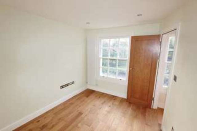  Image of 1 bedroom Flat for sale in Essex Road London N1 at Essex Road London London, N1 3PJ