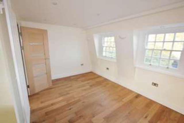  Image of 1 bedroom Flat for sale in Essex Road London N1 at Essex Road London London, N1 3PJ