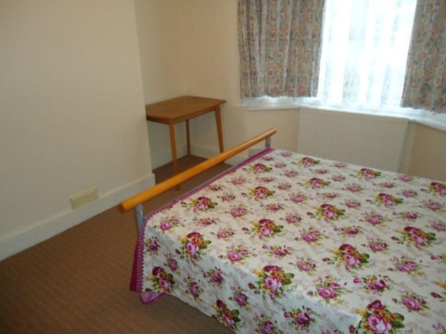  Image of 4 bedroom Terraced house to rent in Evesham Road London N11 at Evesham Road  Bounds Green, N11 2RN