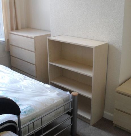  Image of 4 bedroom House Share to rent in Exeter Road Selly Oak Birmingham B29 at Selly Oak West Midlands Selly Oak, B29 6EU