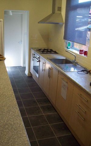  Image of 7 bedroom House Share to rent in Exeter Road Selly Oak Birmingham B29 at Selly Oak West Midlands Selly Oak, B29 6EX