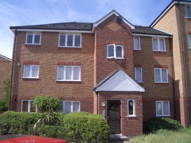  Image of 1 bedroom Flat to rent in Express Drive Goodmayes Ilford IG3 at Express Drive  Goodmayes, IG3 9QQ
