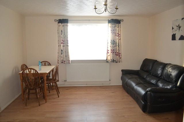  Image of 2 bedroom Flat to rent in Express Drive Goodmayes Ilford IG3 at Express Drive  Goodmayes, IG3 9QQ