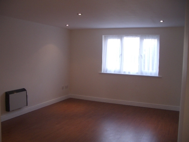  Image of 2 bedroom Flat to rent in Express Drive Goodmayes Ilford IG3 at Express Drive  Goodmayes, IG3 9RD