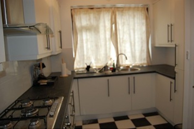  Image of 3 bedroom Maisonette to rent in Fairfield Crescent Edgware HA8 at Fairfield Crescent  Edgware, HA8 9AF