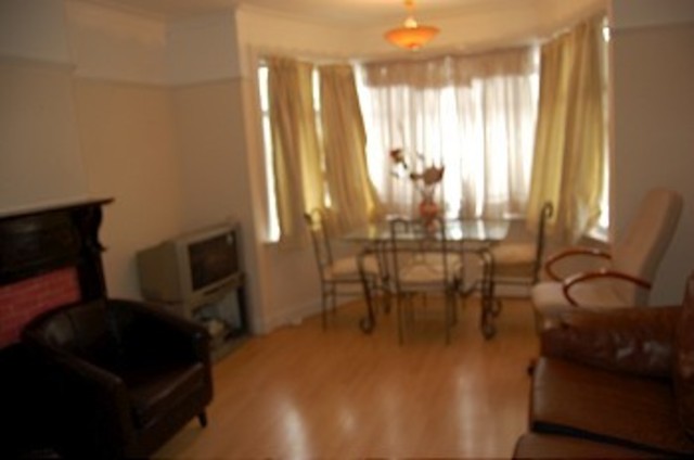  Image of 3 bedroom Maisonette to rent in Fairfield Crescent Edgware HA8 at Fairfield Crescent  Edgware, HA8 9AF