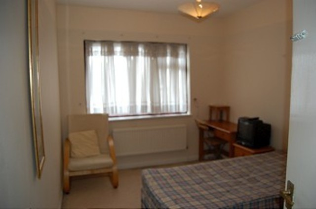  Image of 3 bedroom Maisonette to rent in Fairfield Crescent Edgware HA8 at Fairfield Crescent  Edgware, HA8 9AF