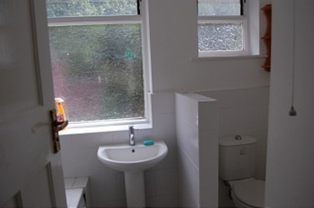  Image of 3 bedroom Maisonette to rent in Fairfield Crescent Edgware HA8 at Fairfield Crescent  Edgware, HA8 9AF