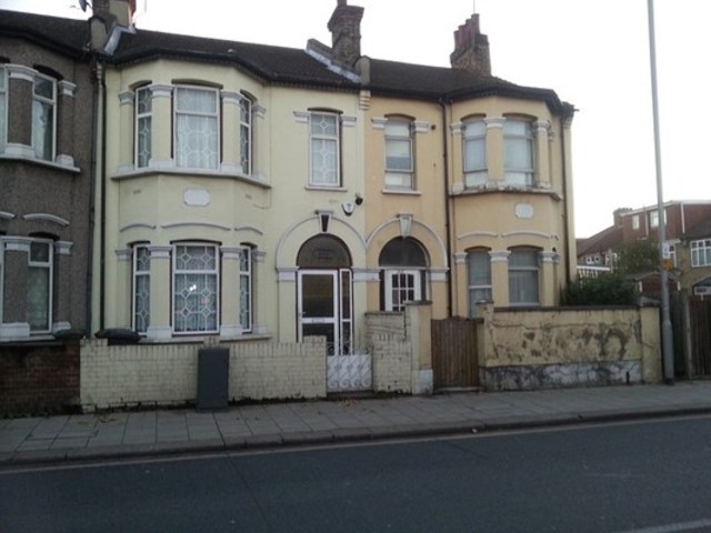  Image of End of Terrace to rent in Fanshawe Avenue Barking IG11 at FANSHAWE AVE  BARKING, IG11 8RF