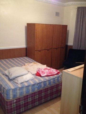  Image of End of Terrace to rent in Fanshawe Avenue Barking IG11 at FANSHAWE AVE  BARKING, IG11 8RF