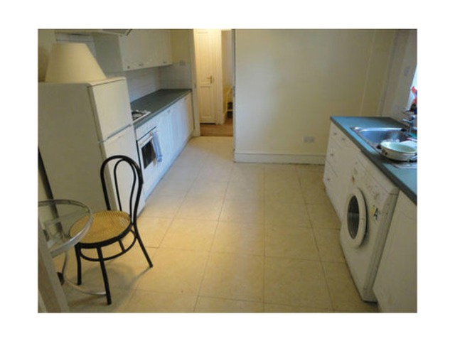  Image of 3 bedroom Flat to rent in Farleigh Road London N16 at Farleigh Road  Stoke Newington, N16 7TH