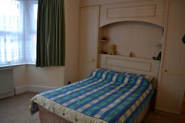  Image of 4 bedroom Semi-Detached house to rent in Felbrigge Road Ilford IG3 at Felbrigge Road  Seven Kings, IG3 9XJ