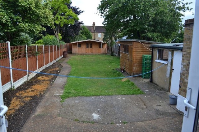  Image of 4 bedroom Semi-Detached house to rent in Felbrigge Road Ilford IG3 at Felbrigge Road  Seven Kings, IG3 9XJ