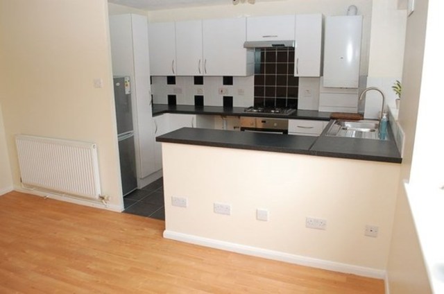  Image of 1 bedroom Apartment to rent in Fenman Gardens Goodmayes Ilford IG3 at FENMAN GARDENS  ILFORD, IG3 9TP