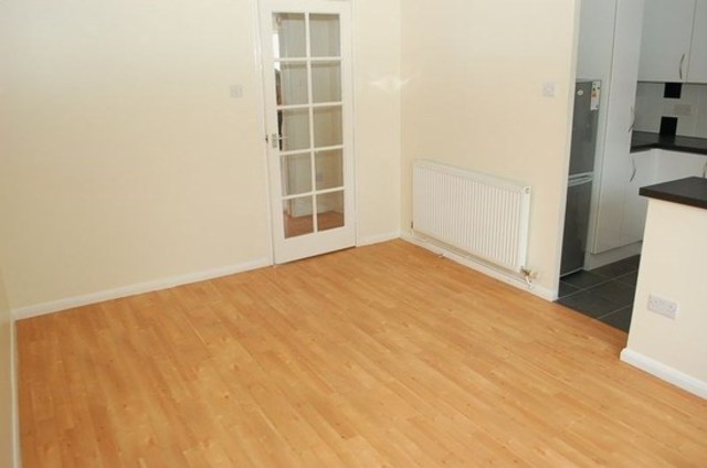  Image of 1 bedroom Apartment to rent in Fenman Gardens Goodmayes Ilford IG3 at FENMAN GARDENS  ILFORD, IG3 9TP