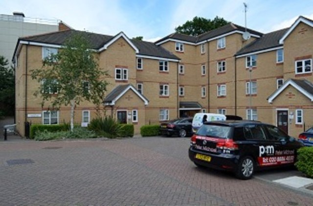  Image of 2 bedroom Flat to rent in Pickard Close London N14 at Fernwood Court Pickards Close Southgate, N14 6JF