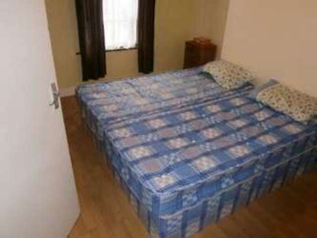  Image of 1 bedroom Flat to rent in First Avenue London E12 at First Avenue  Manor Park, E12 6AW