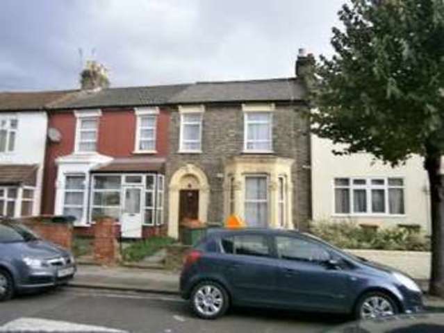  Image of 1 bedroom Flat to rent in First Avenue London E12 at First Avenue  Manor Park, E12 6AW
