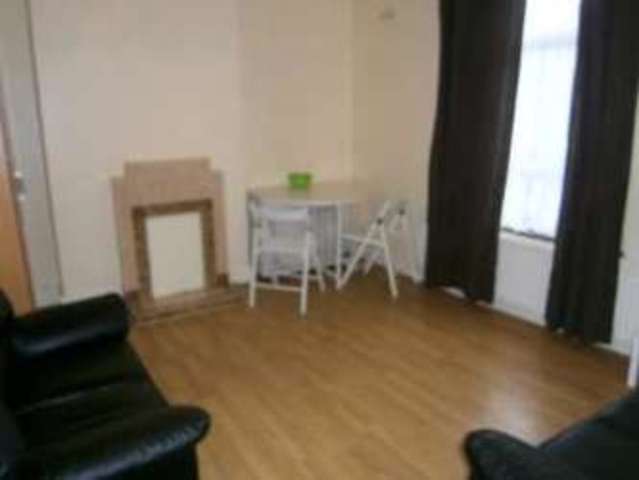  Image of 1 bedroom Flat to rent in First Avenue London E12 at First Avenue  Manor Park, E12 6AW