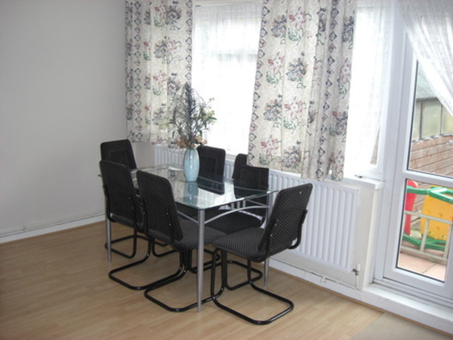  Image of 2 bedroom Maisonette to rent in Leyton Grange Estate London E10 at FITZGERALD COURT LEYTONGRANGE LEYTON, E10 5HT