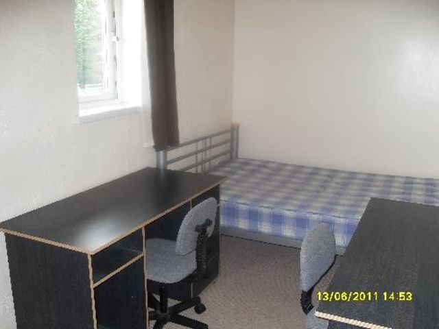  Image of 5 bedroom House Share to rent in Fladbury Crescent Selly Oak Birmingham B29 at B29 6PH  Selly Oak, B29 6PH