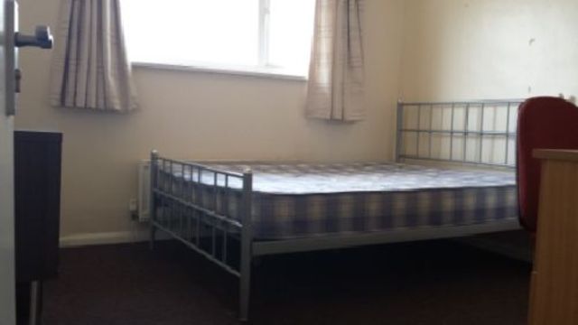  Image of 4 bedroom House Share to rent in Fladbury Crescent Selly Oak Birmingham B29 at Selly Oak West Midlands Selly Oak, B29 6PH