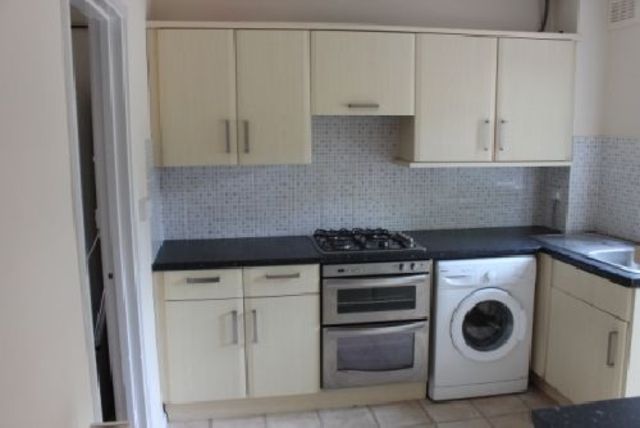  Image of 3 bedroom House Share to rent in Fladbury Crescent Selly Oak Birmingham B29 at B29 6PL  Selly Oak, B29 6PL
