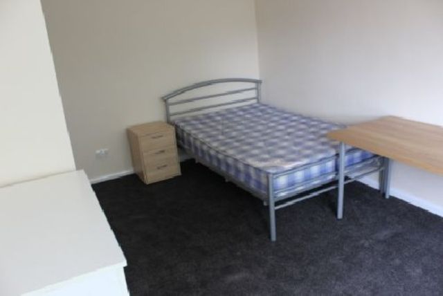  Image of 3 bedroom House Share to rent in Fladbury Crescent Selly Oak Birmingham B29 at B29 6PL  Selly Oak, B29 6PL