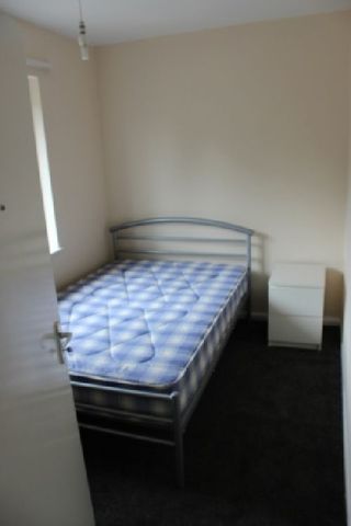  Image of 3 bedroom House Share to rent in Fladbury Crescent Selly Oak Birmingham B29 at B29 6PL  Selly Oak, B29 6PL