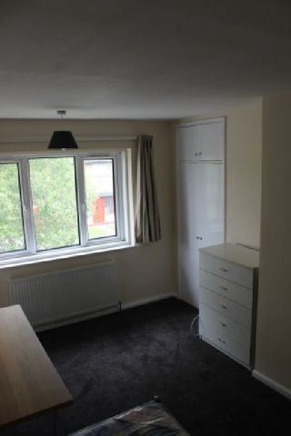  Image of 3 bedroom House Share to rent in Fladbury Crescent Selly Oak Birmingham B29 at B29 6PL  Selly Oak, B29 6PL