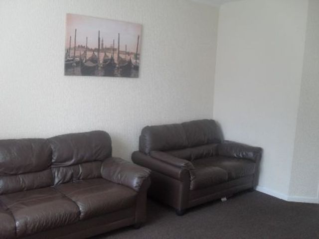  Image of 3 bedroom House Share to rent in Fladbury Crescent Selly Oak Birmingham B29 at Selly Oak West Midlands Selly Oak, B29 6PL
