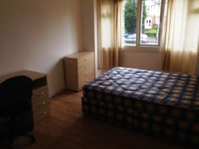  Image of 1 bedroom House Share to rent in Gibbins Road Selly Oak Birmingham B29 at 201 Gibbins Rd West Midlands 201 Gibbins Rd, B29 6NH