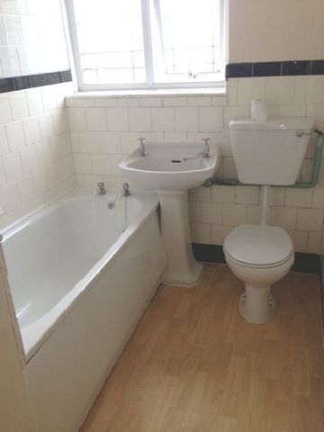  Image of 2 bedroom House Share to rent in Gibbins Road Selly Oak Birmingham B29 at 201 Gibbins Rd West Midlands 201 Gibbins Rd, B29 6NH