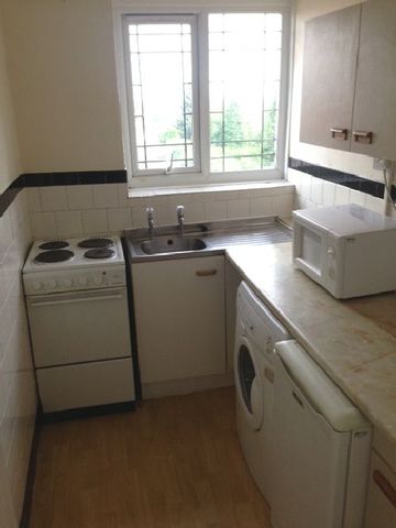  Image of 2 bedroom House Share to rent in Gibbins Road Selly Oak Birmingham B29 at 201 Gibbins Rd West Midlands 201 Gibbins Rd, B29 6NH