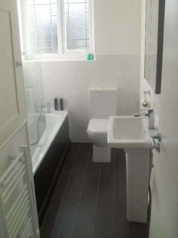  Image of 2 bedroom House Share to rent in Gibbins Road Selly Oak Birmingham B29 at 201 Gibbins Rd West Midlands 201 Gibbins Rd, B29 6NH