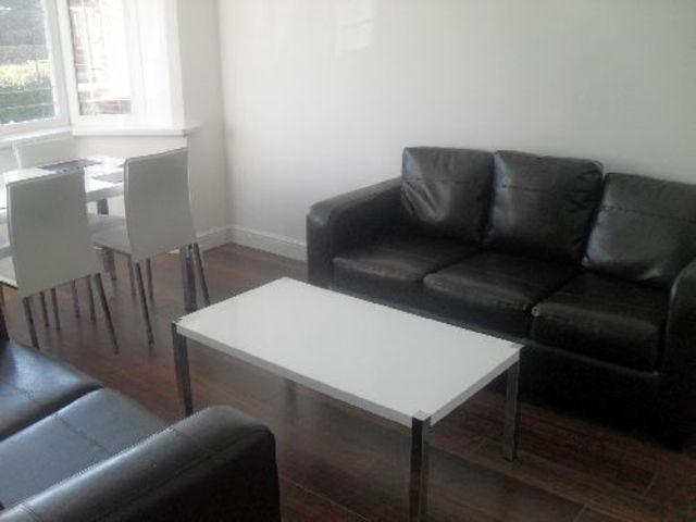  Image of 2 bedroom House Share to rent in Gibbins Road Selly Oak Birmingham B29 at 201 Gibbins Rd West Midlands 201 Gibbins Rd, B29 6NH