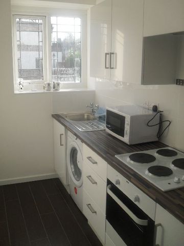  Image of 2 bedroom House Share to rent in Gibbins Road Selly Oak Birmingham B29 at 201 Gibbins Rd West Midlands 201 Gibbins Rd, B29 6NH