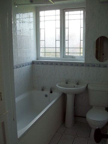  Image of 2 bedroom House Share to rent in Gibbins Road Selly Oak Birmingham B29 at 201 Gibbins Rd West Midlands 201 Gibbins Rd, B29 6NH