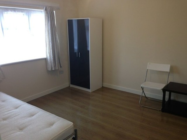  Image of Terraced house to rent in Flora Gardens Chadwell Heath Romford RM6 at FLORA GARDEN CHADWELL HEATH ROMFORD, RM6 4BQ