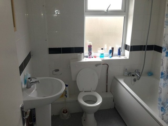  Image of Terraced house to rent in Flora Gardens Chadwell Heath Romford RM6 at FLORA GARDEN CHADWELL HEATH ROMFORD, RM6 4BQ