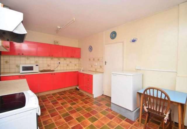  Image of 5 bedroom Detached house to rent in Footbury Hill Road Orpington BR6 at Footbury Hill Road  Orpington, BR6 0HP