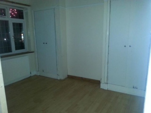  Image of 3 bedroom Terraced house to rent in Fordyke Road Dagenham RM8 at FORDYKE ROAD  CHADWELL HEATH, RM8 1PH