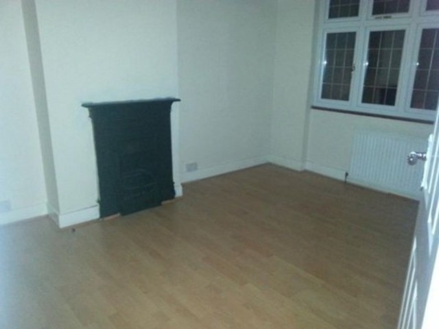  Image of 3 bedroom Terraced house to rent in Fordyke Road Dagenham RM8 at FORDYKE ROAD  CHADWELL HEATH, RM8 1PH