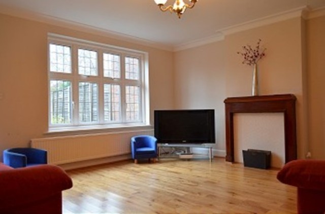  Image of 3 bedroom Detached house to rent in Forestdale London N14 at Forestdale  Southgate, N14 7DT