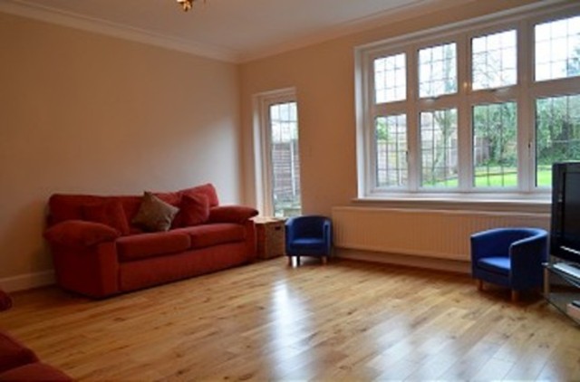  Image of 3 bedroom Detached house to rent in Forestdale London N14 at Forestdale  Southgate, N14 7DT